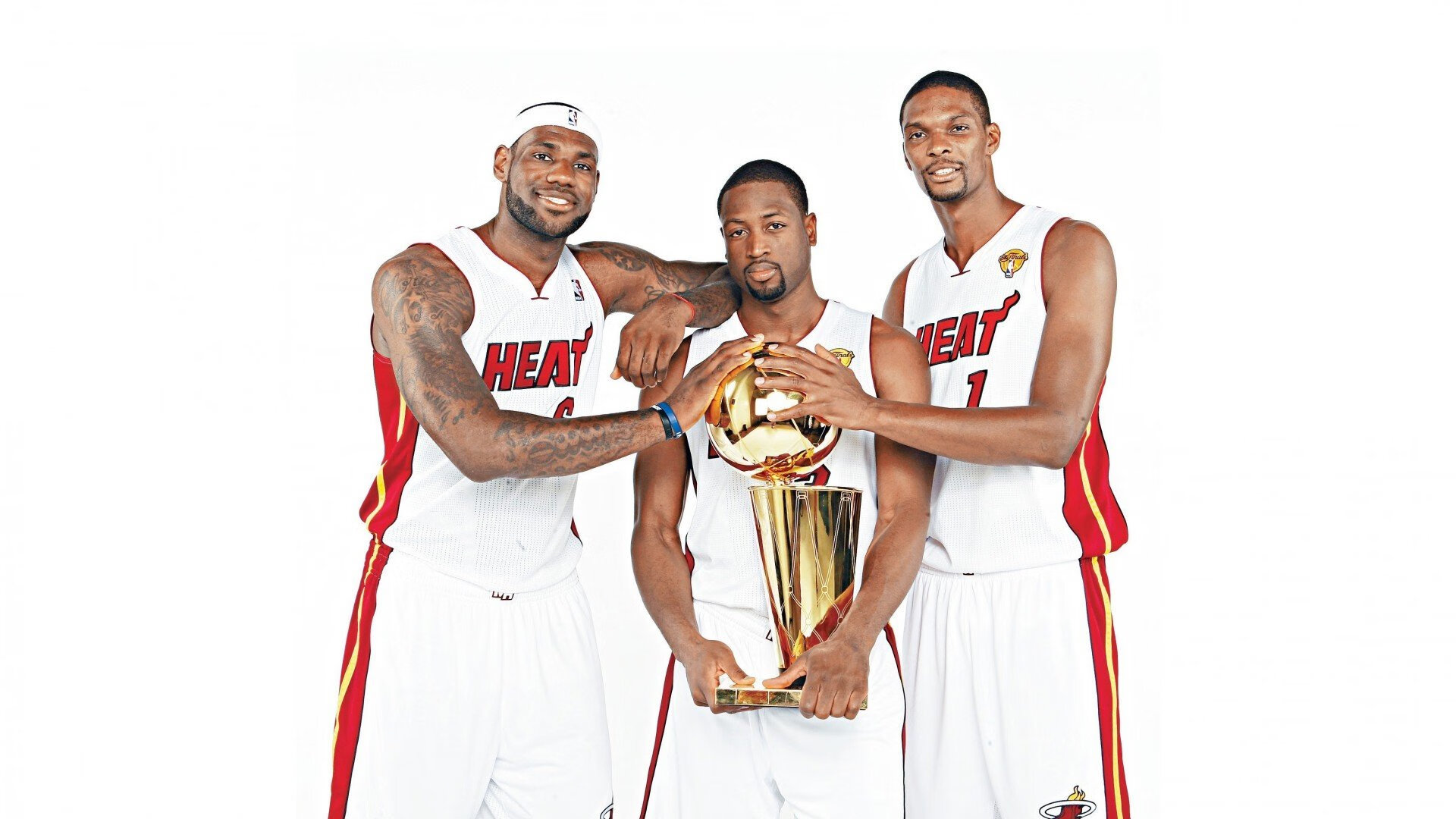 爱游戏在线-欧冠半决赛之夜，武切维奇关键节点连续得分，谱写钢铁意志的胜利诗篇